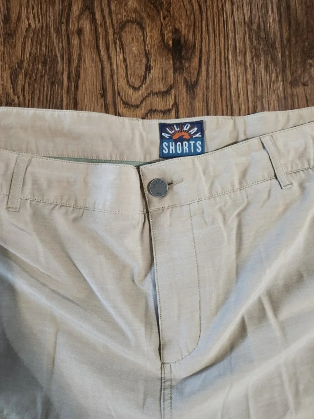 Faherty All Day Shorts 9” Khaki Color with hidden drawstring Men’s size 42